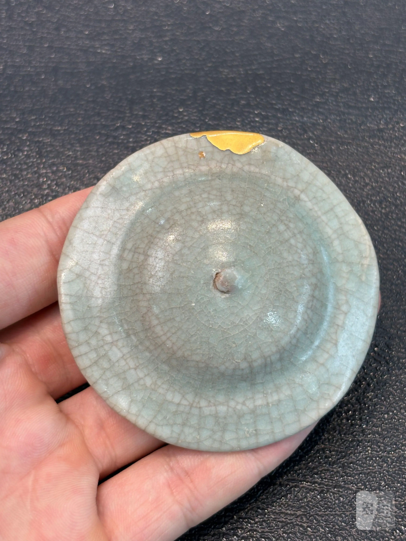 明 龙泉窑荷叶盖罐 - 图6